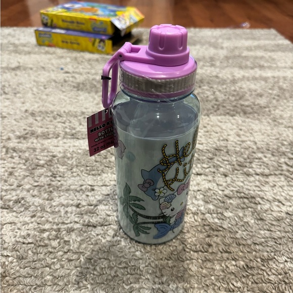 Hello kitty bottle - Picture 2 of 4